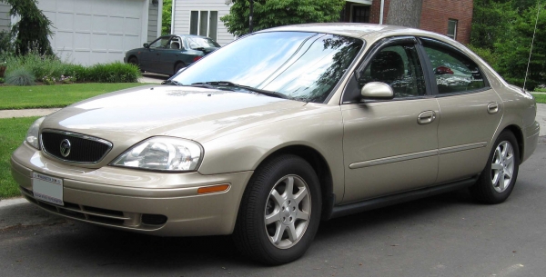 00-03_Mercury_Sable_GS_sedan.jpg