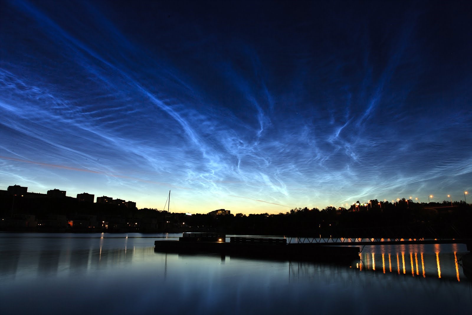 Noctilucent_Clouds--1.jpg