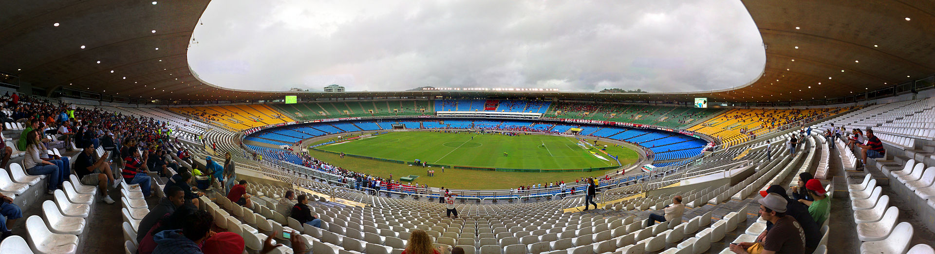 Estádio_do_Maracanã_-_panorama.jpg