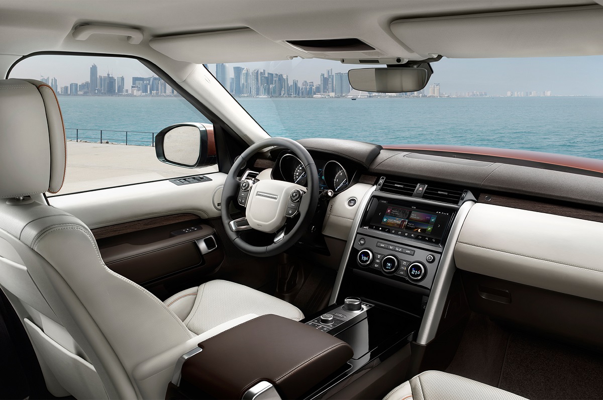 2017-Land-Rover-Discovery-interior.jpg