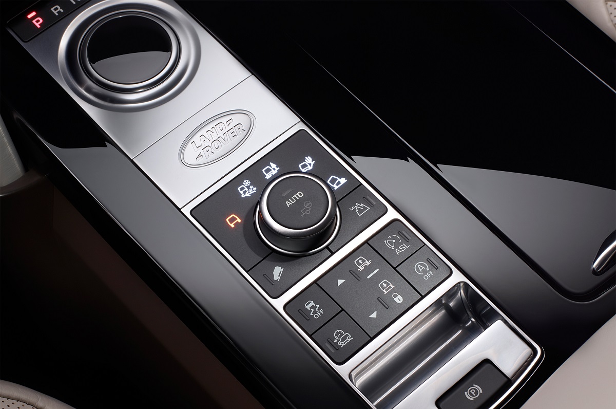 2017-Land-Rover-Discovery-center-console-controls.jpg