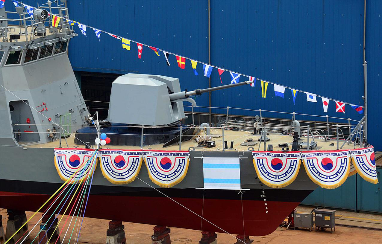 PKX-B艇艇艏装有1门76毫米舰炮，对于210吨的小艇来说，实属重火力.jpg