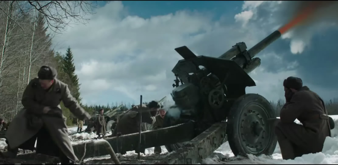 苏军的M1938型122毫米榴弹炮在试射。.JPG