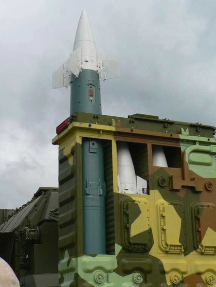 俄军道尔-M1导弹四联装模块式发射箱.jpg