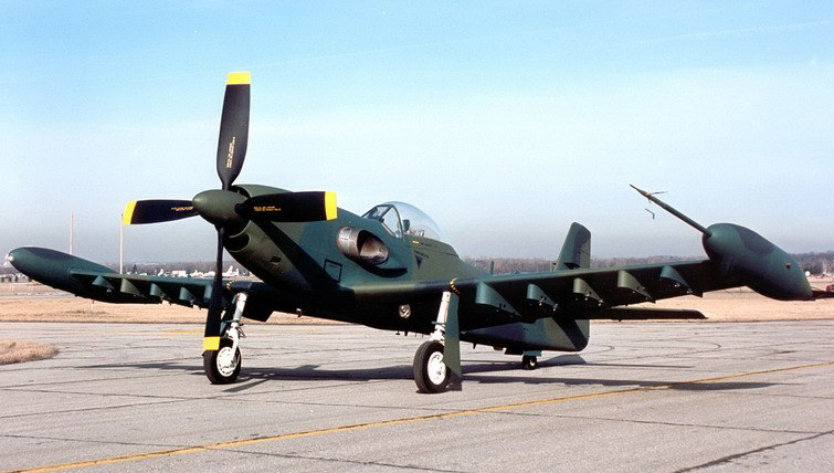 PA-48 倒真是 P-51 的直系后裔.jpg