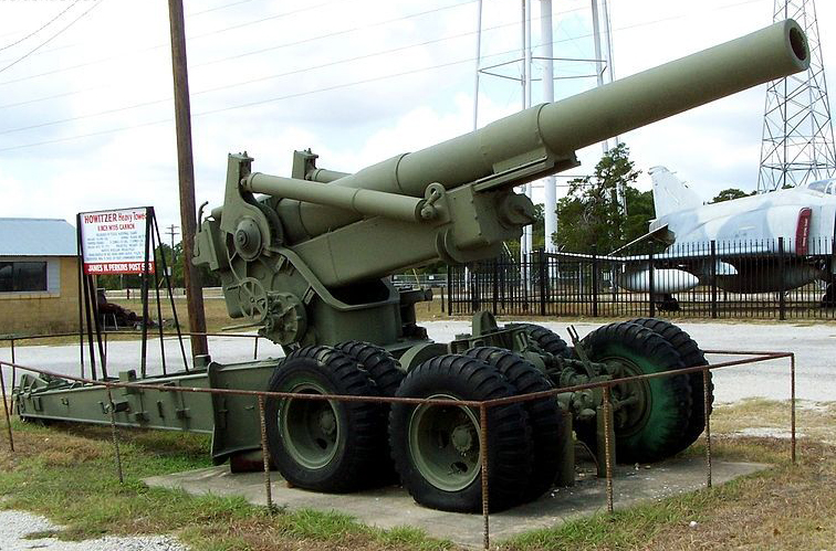 这就是绰号“长脚汤姆”的M1A1型155毫米加农炮。.jpg