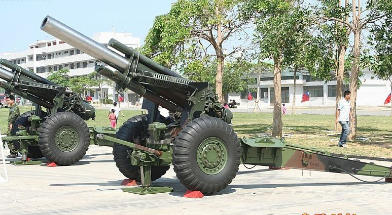 金门地区的国民党军M114型155榴弹炮。.jpg