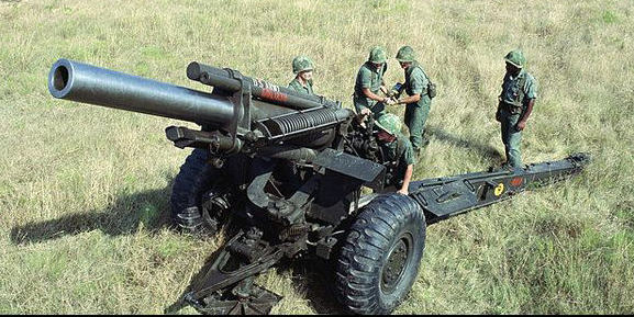 美制M114型155毫米榴弹炮.jpg