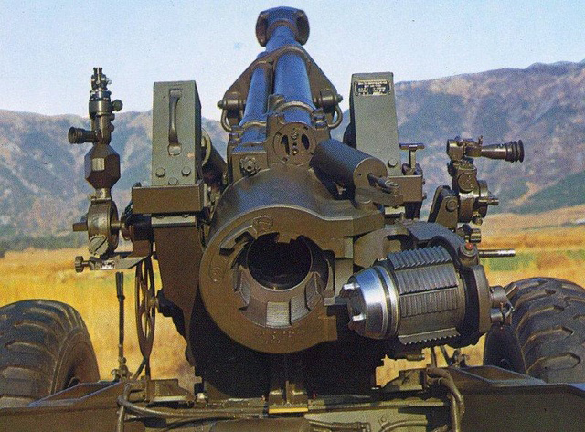 KH-179型榴弹炮采用断隔螺式炮闩.jpg