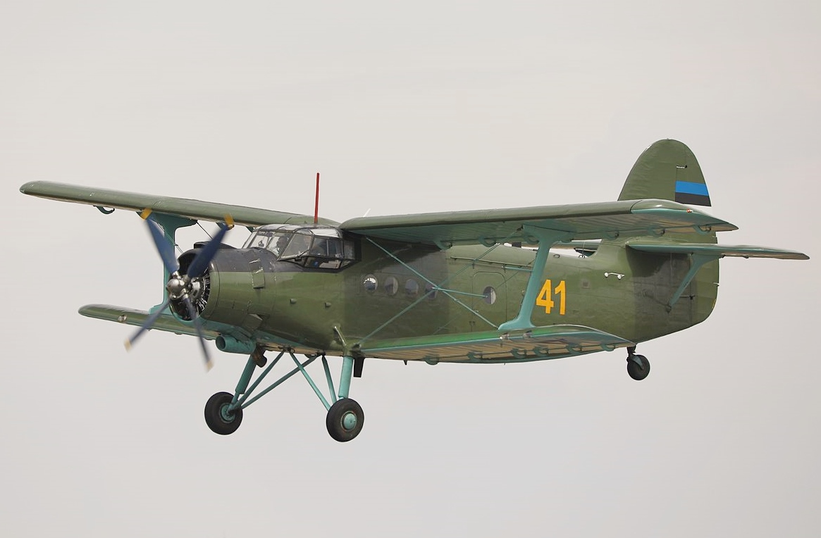 Antonov_AN-2_(cropped).jpg